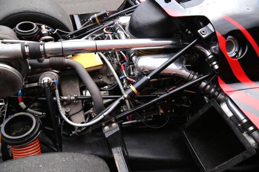 Моторный отсек Porsche 962 IMSA GTP (962-C04) 1987 года  (фото 61 из 96)